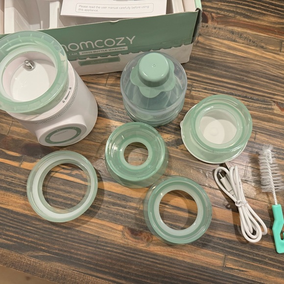 Momcozy Portable Bottle Warmer Double Leak-Proof Travel Bottle Warmer - Picture 5 of 7